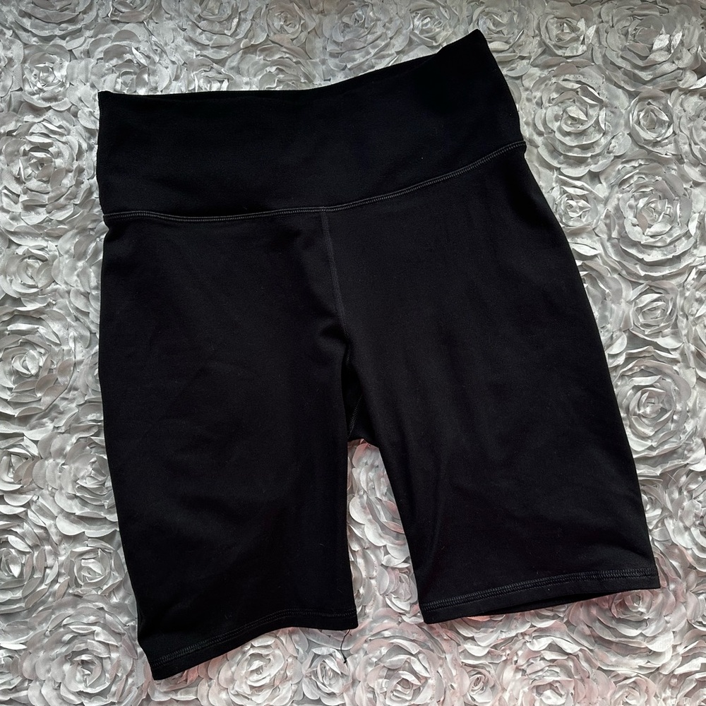 Fabletics Powerhold 7inch bike shorts size medium
